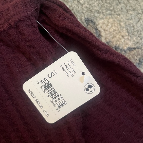 NWT Free People Oversized Juicy Waffle Knit Sweater Burgundy Size S - Picture 4 of 5